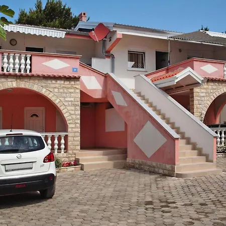Apartment On Island Near Pebble Beaches *
