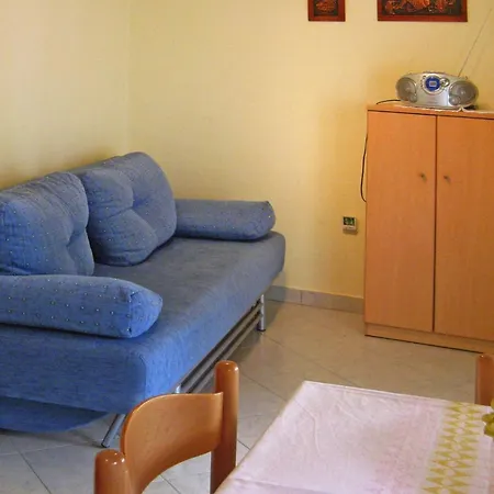 Apartment On Island Near Pebble Beaches *